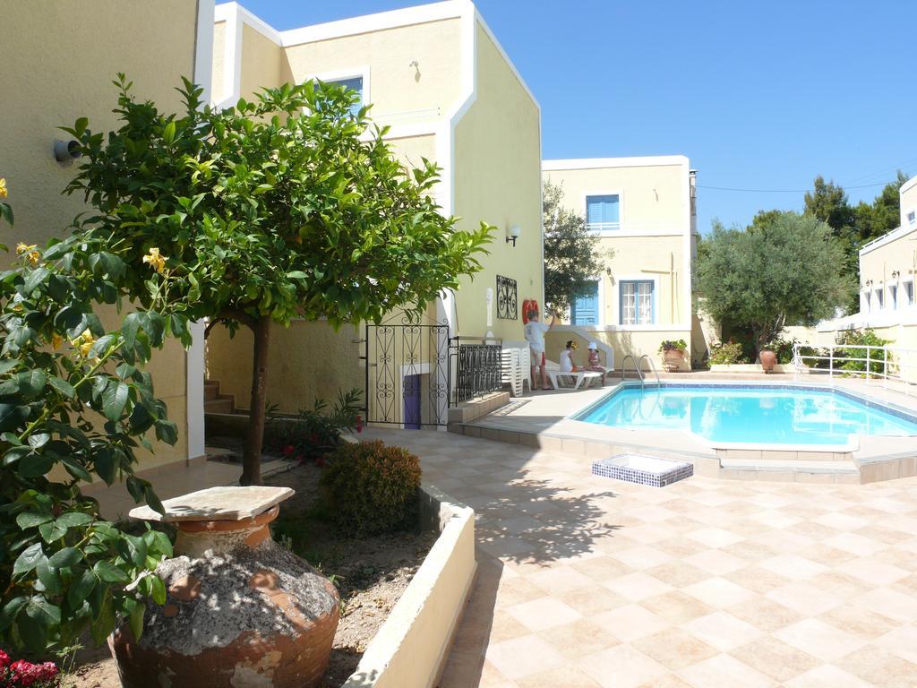 Esperides Maisonettes Agia Marina  Екстериор снимка
