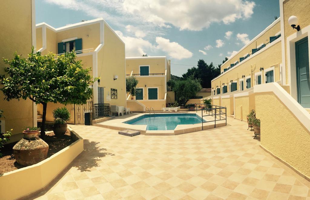 Esperides Maisonettes Agia Marina  Екстериор снимка