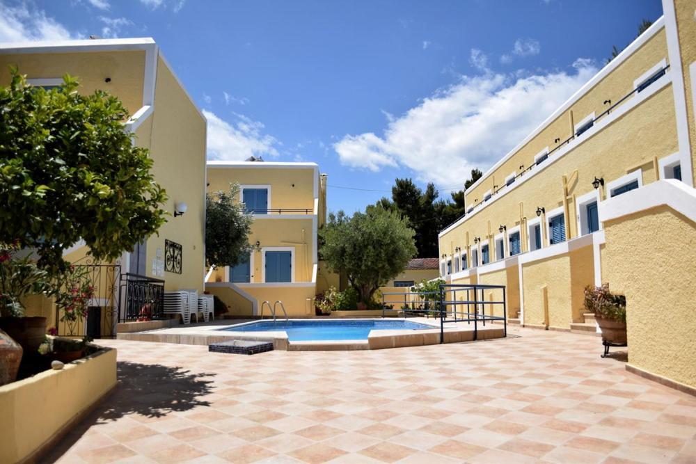 Esperides Maisonettes Agia Marina  Екстериор снимка