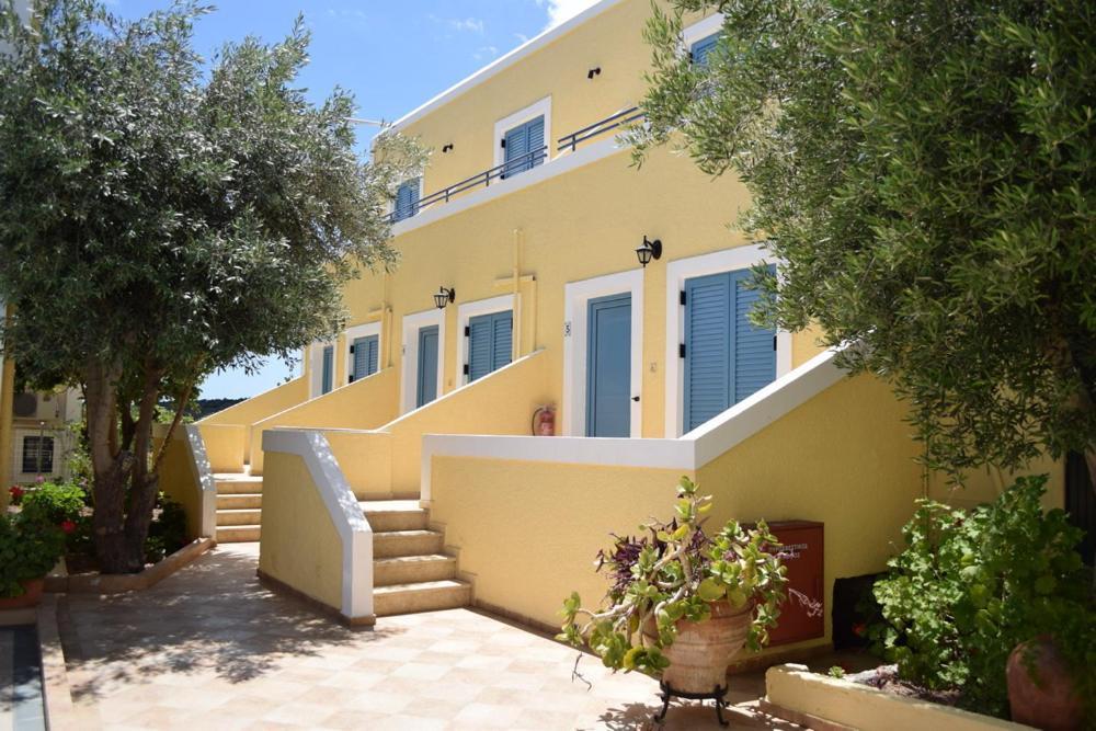 Esperides Maisonettes Agia Marina  Екстериор снимка