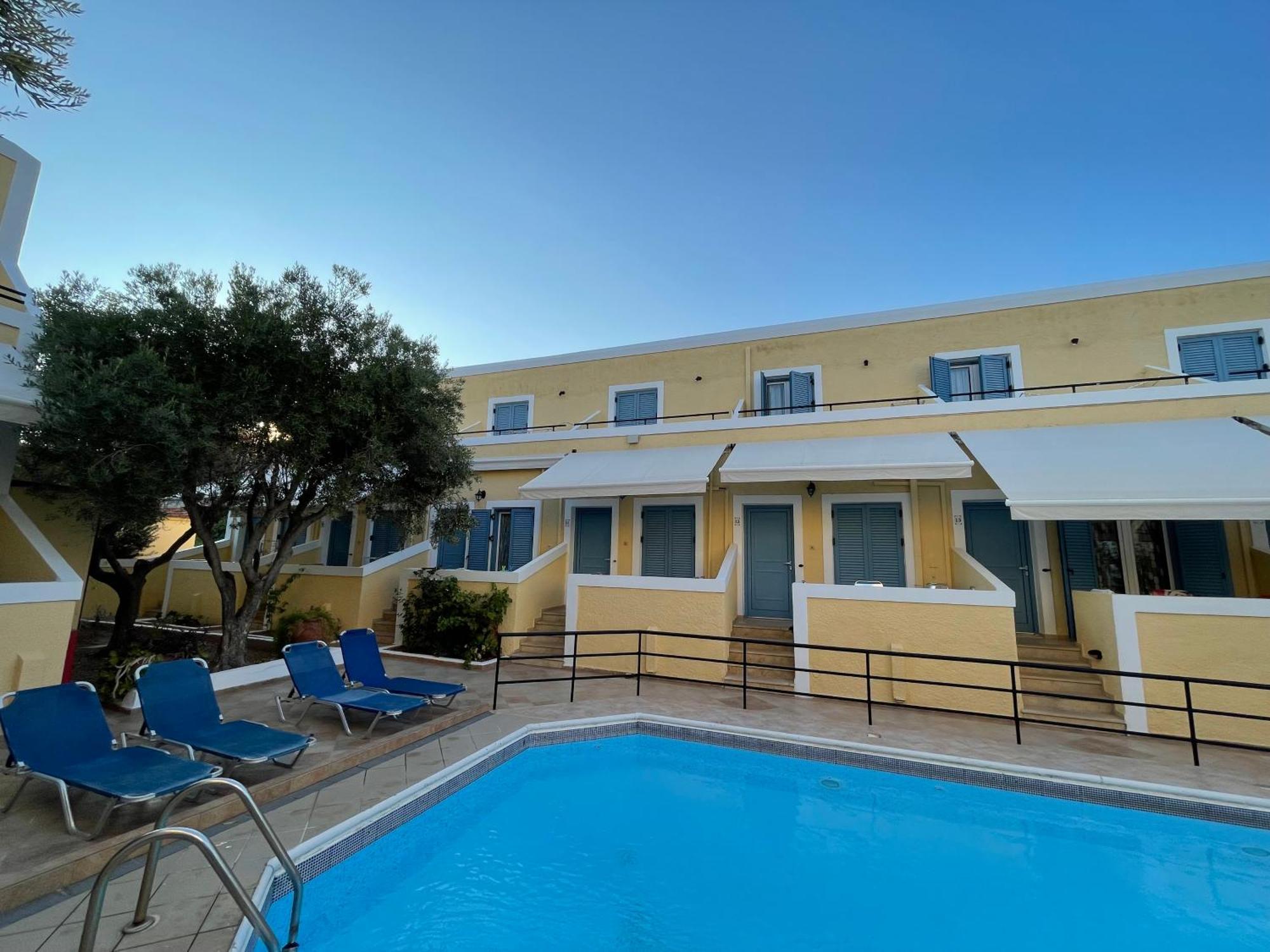 Esperides Maisonettes Agia Marina  Екстериор снимка
