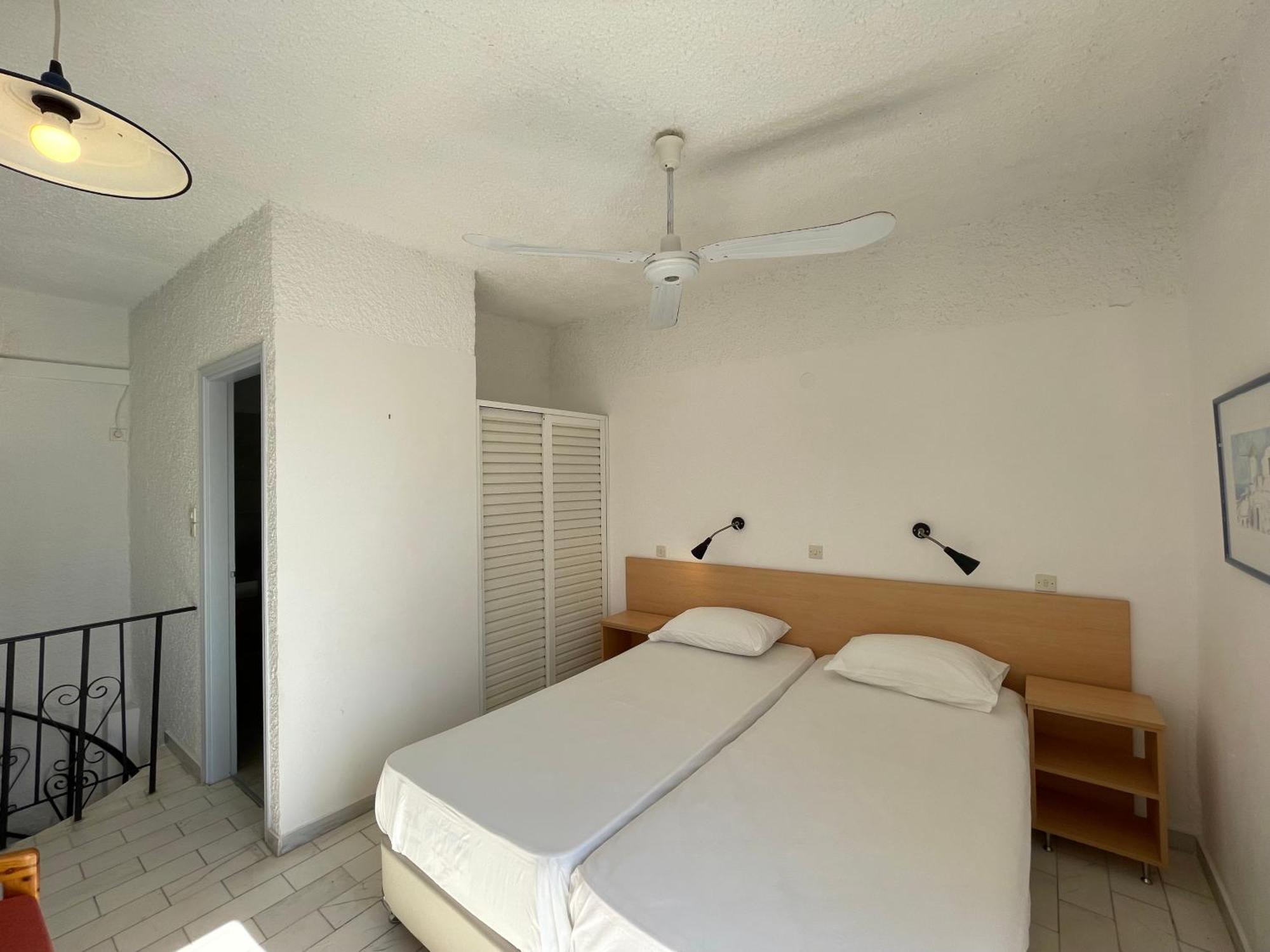 Esperides Maisonettes Agia Marina  Екстериор снимка