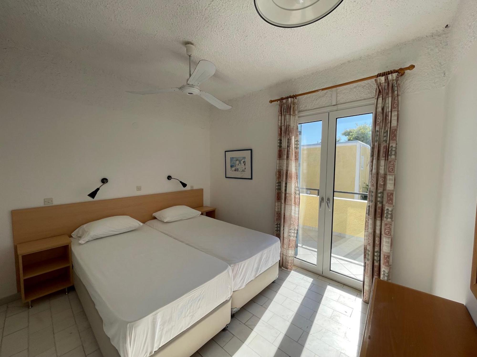 Esperides Maisonettes Agia Marina  Екстериор снимка