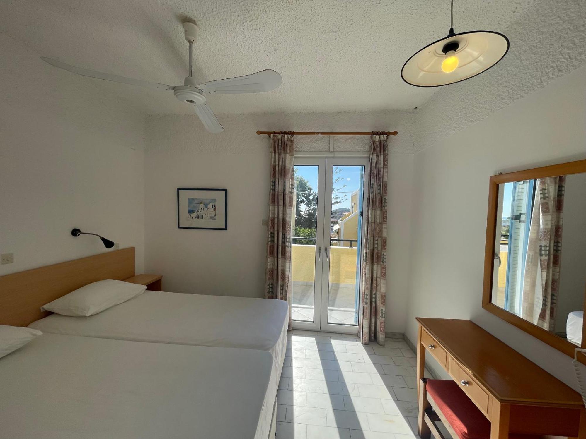 Esperides Maisonettes Agia Marina  Екстериор снимка