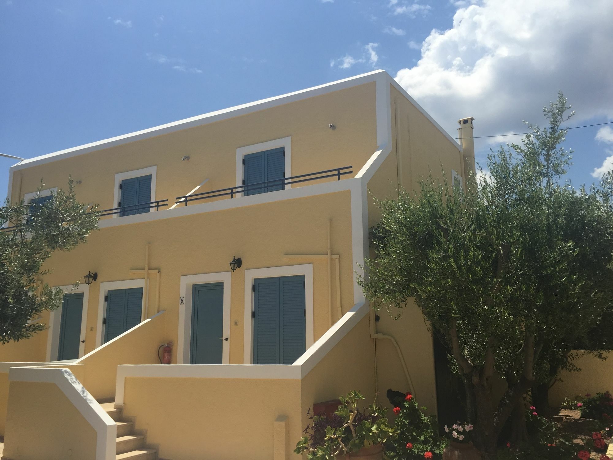 Esperides Maisonettes Agia Marina  Екстериор снимка