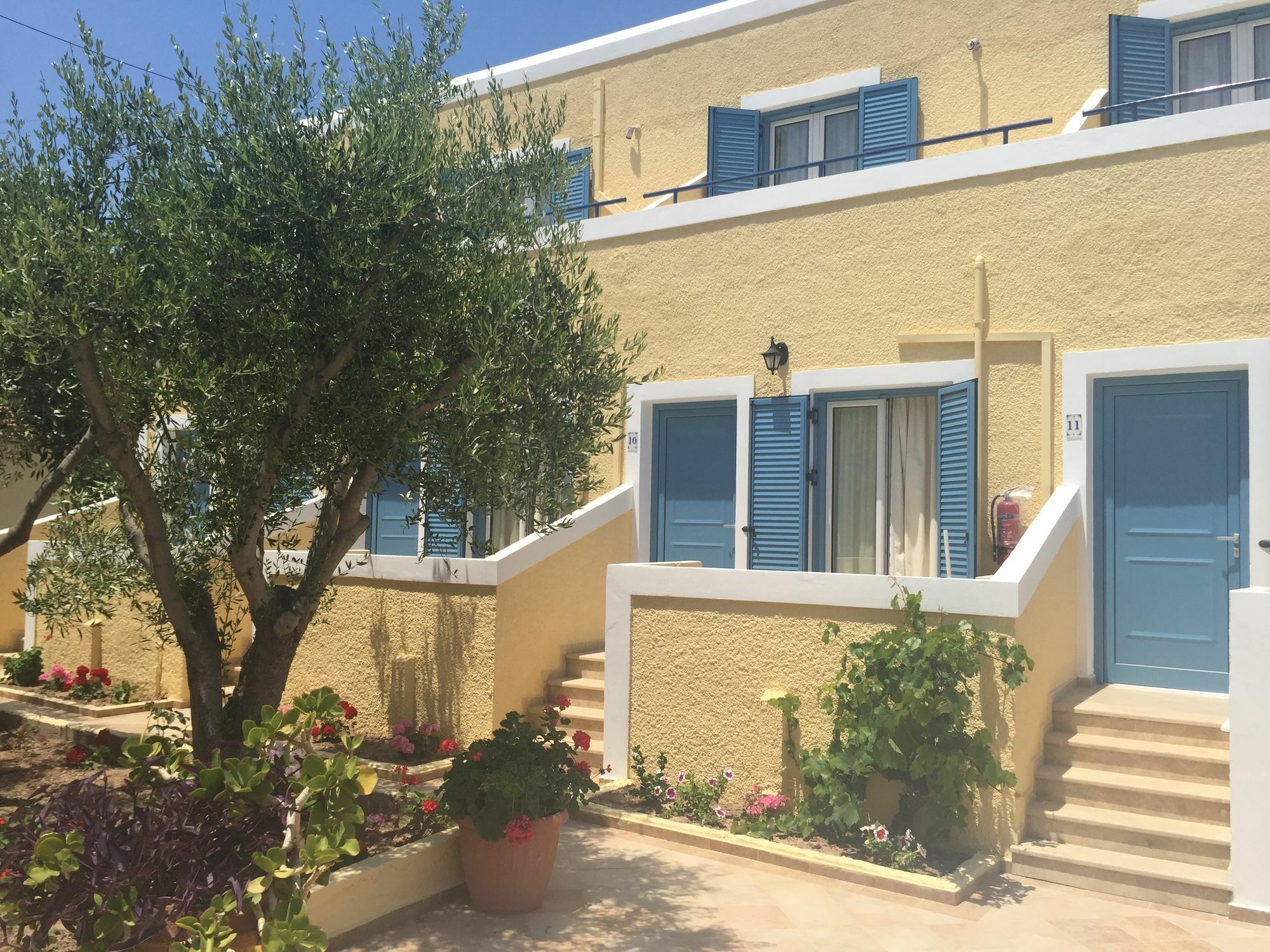 Esperides Maisonettes Agia Marina  Екстериор снимка